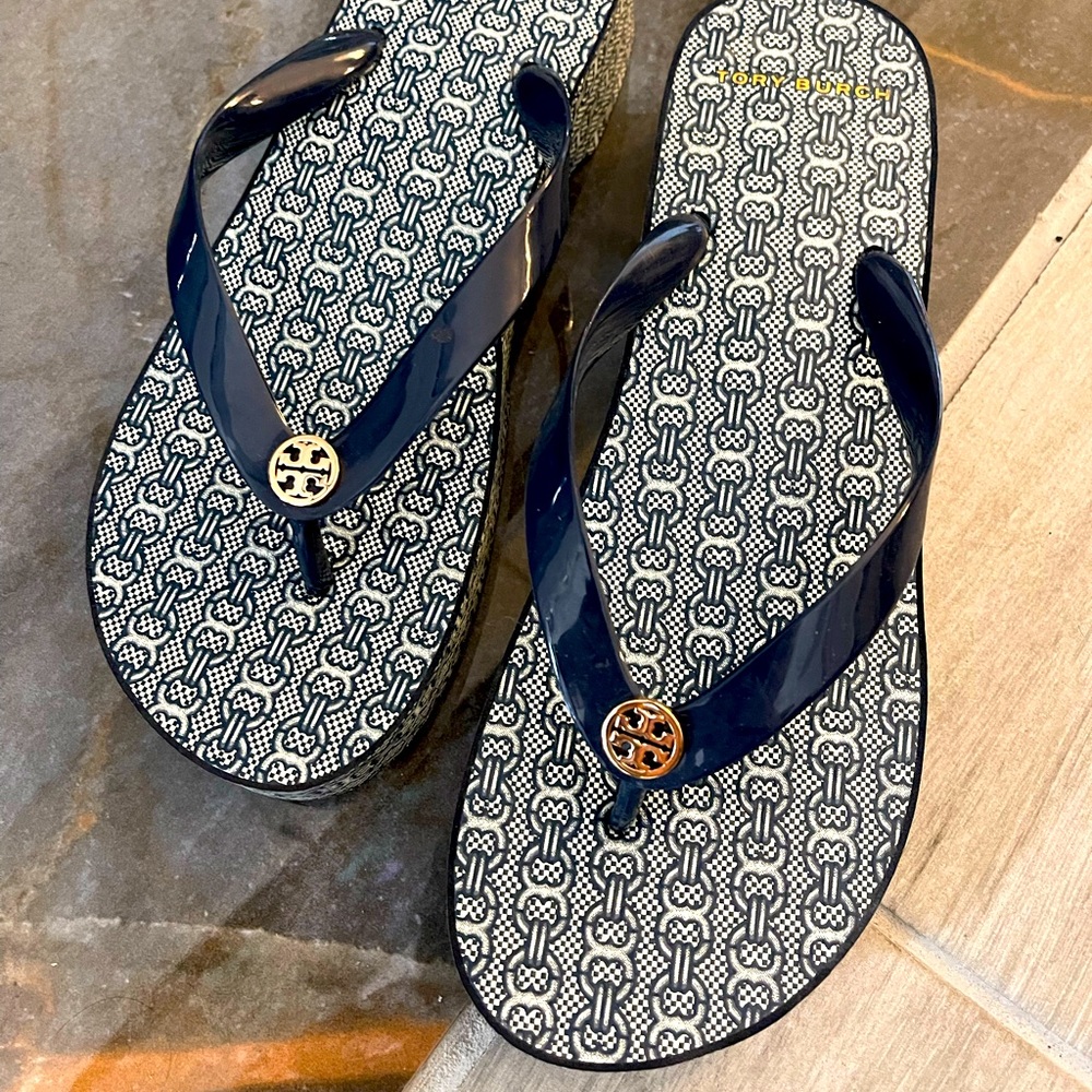 Tory Burch Cut-Out Gold embossed navy flip flops
